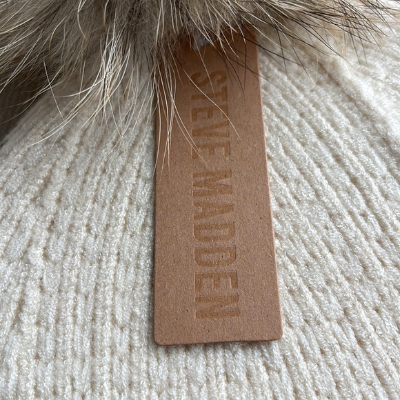 💎 HOST PICK 💎 REAL FUR POM TOQUE - Picture 2 of 4